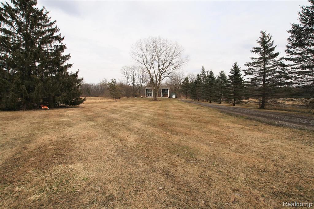 8951 South State Road Bancroft, MI 48414 - Photo 3 of 17