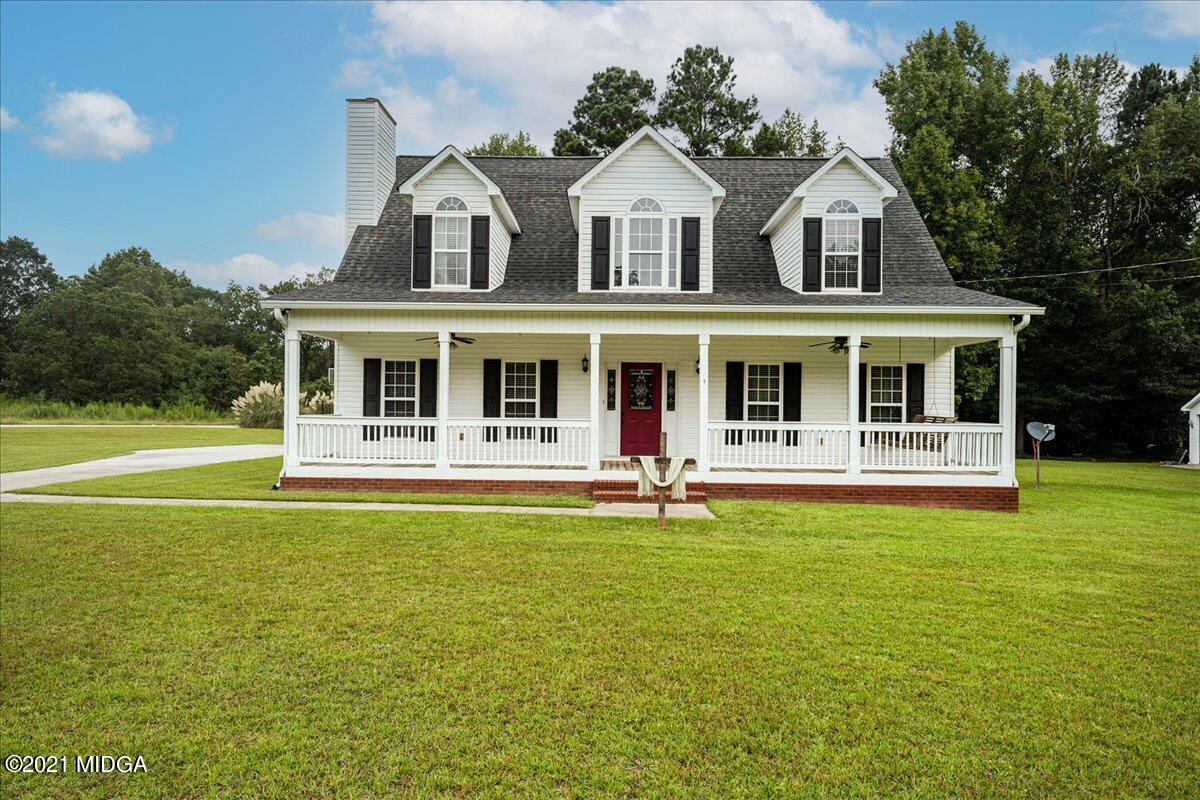 7455 Columbus Road Lizella, GA 31052 - Photo 1 of 32 a front view of a house with a garden