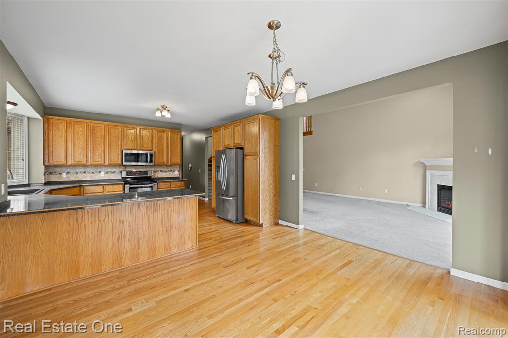 2025 Somerville Road Rochester Hills, MI 48307 - Photo 9 of 51