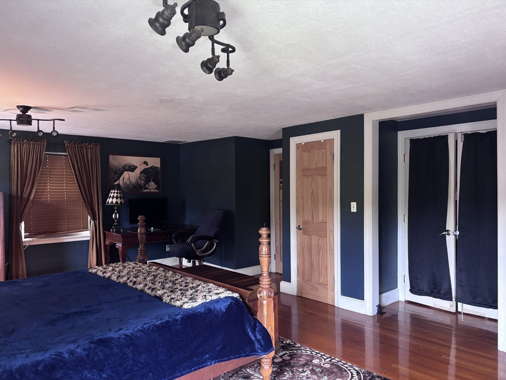 2055 Allen Street Springfield, MA 01118 - Photo 7 of 42