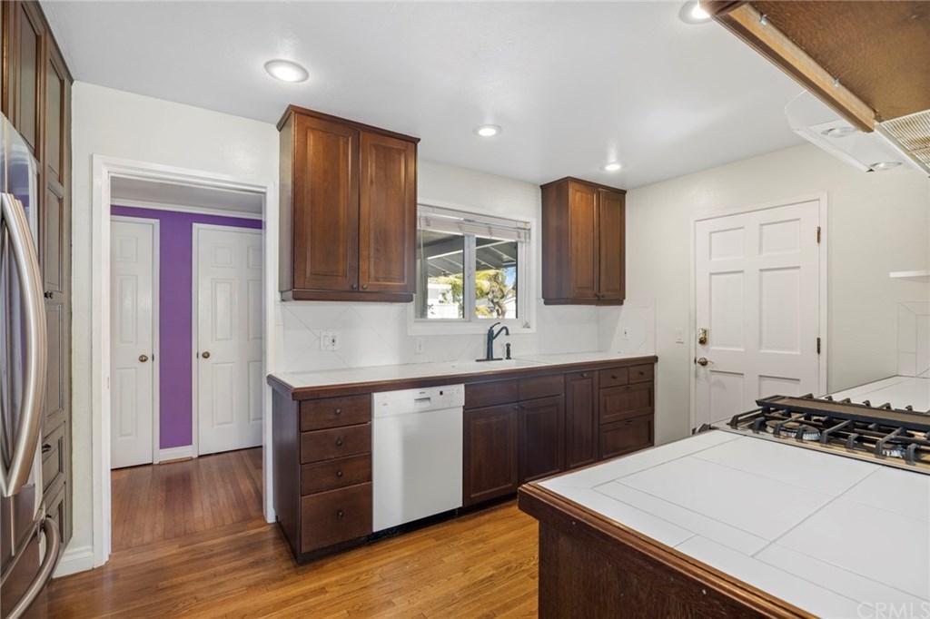 1833 Highland Drive Newport Beach, CA 92660 - Photo 8 of 22