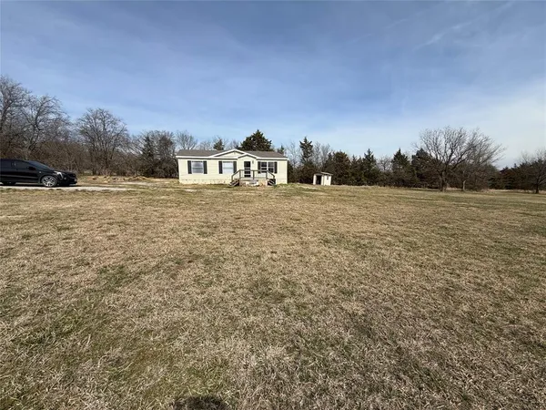 a view of a houses with yard and lake view