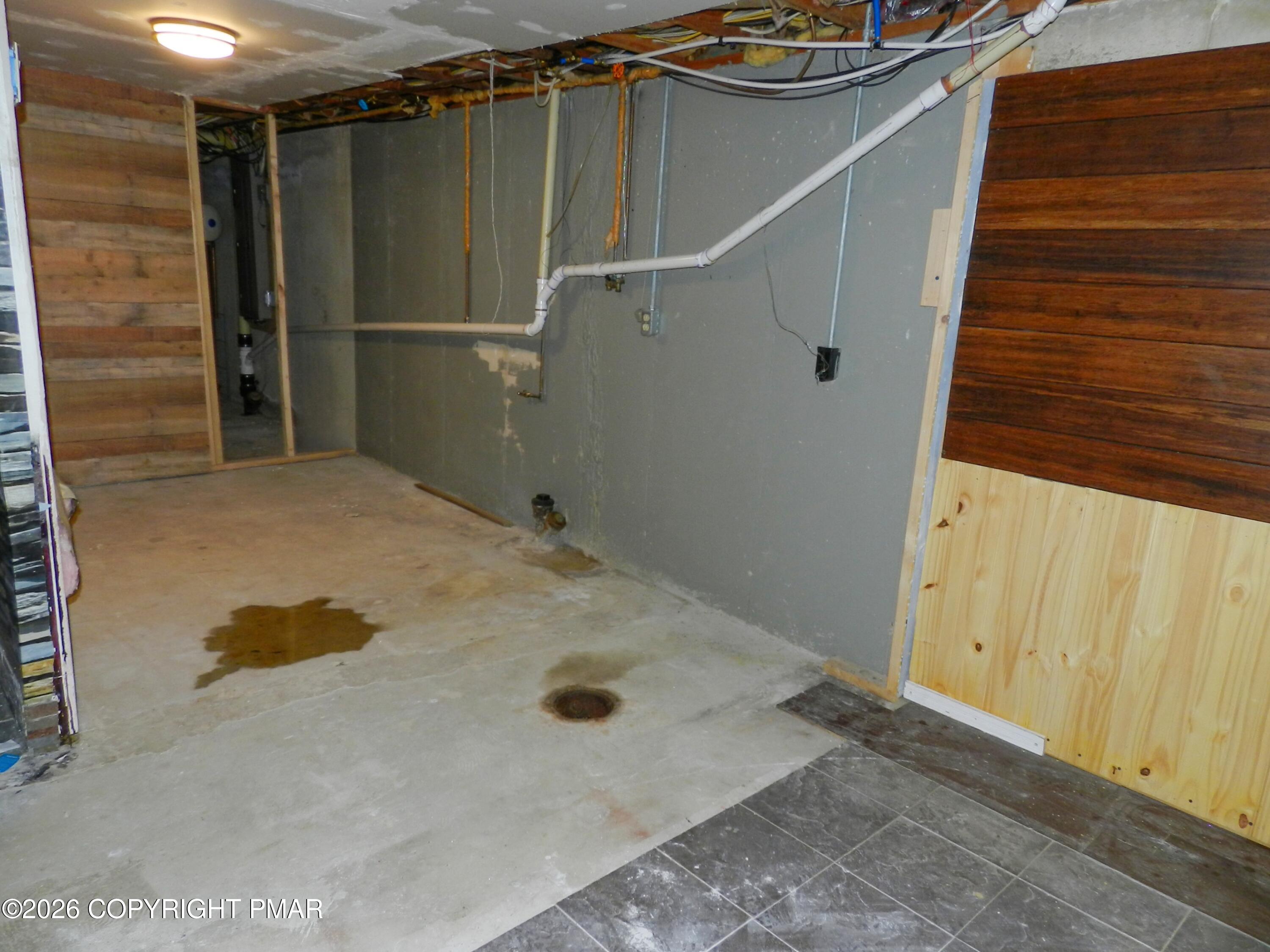 1055 Pine Tree Drive Slatington, PA 18080 - Photo 33 of 38 a bathroom with a bathtub