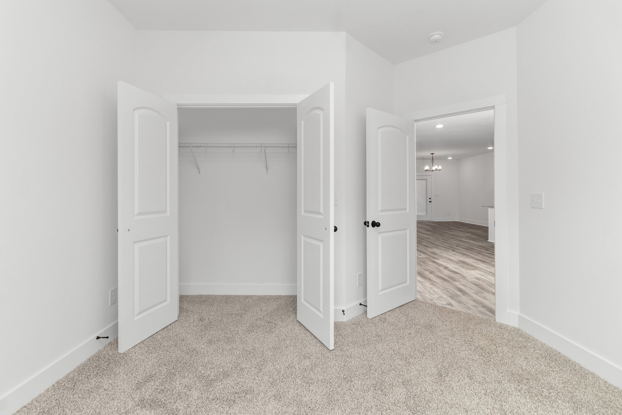 297 Wayne Hall Road Clarksville, TN 37040 - Photo 19 of 35 an empty room with a mirror
