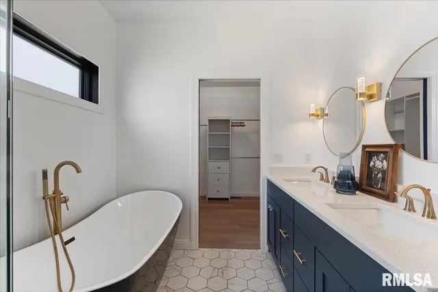 $3,800 | 6817 Timber Court, Bettendorf, IA 52722