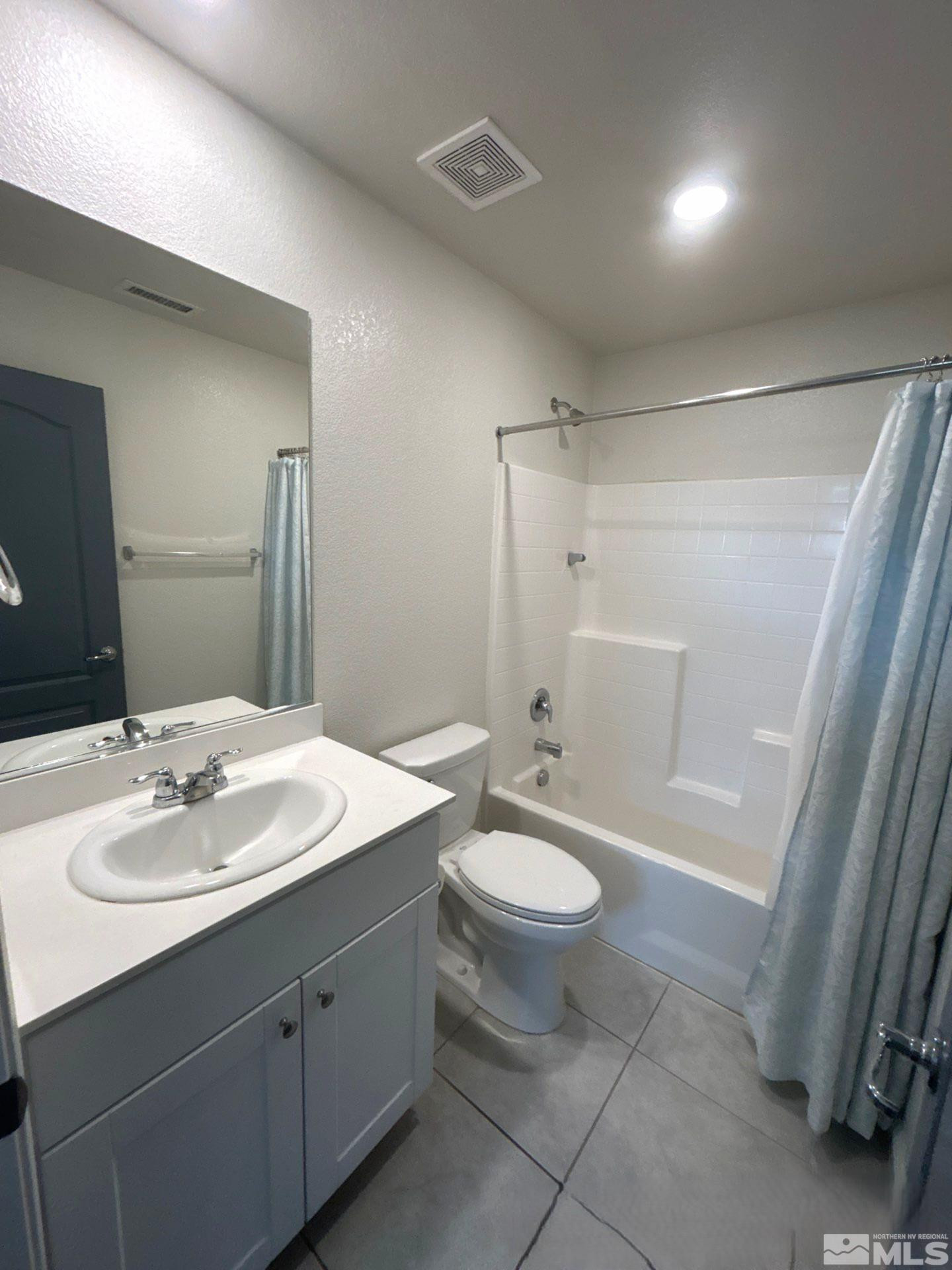 8908 Quail Falls Drive Reno, NV 89506 - Photo 17 of 20 a bathroom with a sink a toilet a mirror and shower