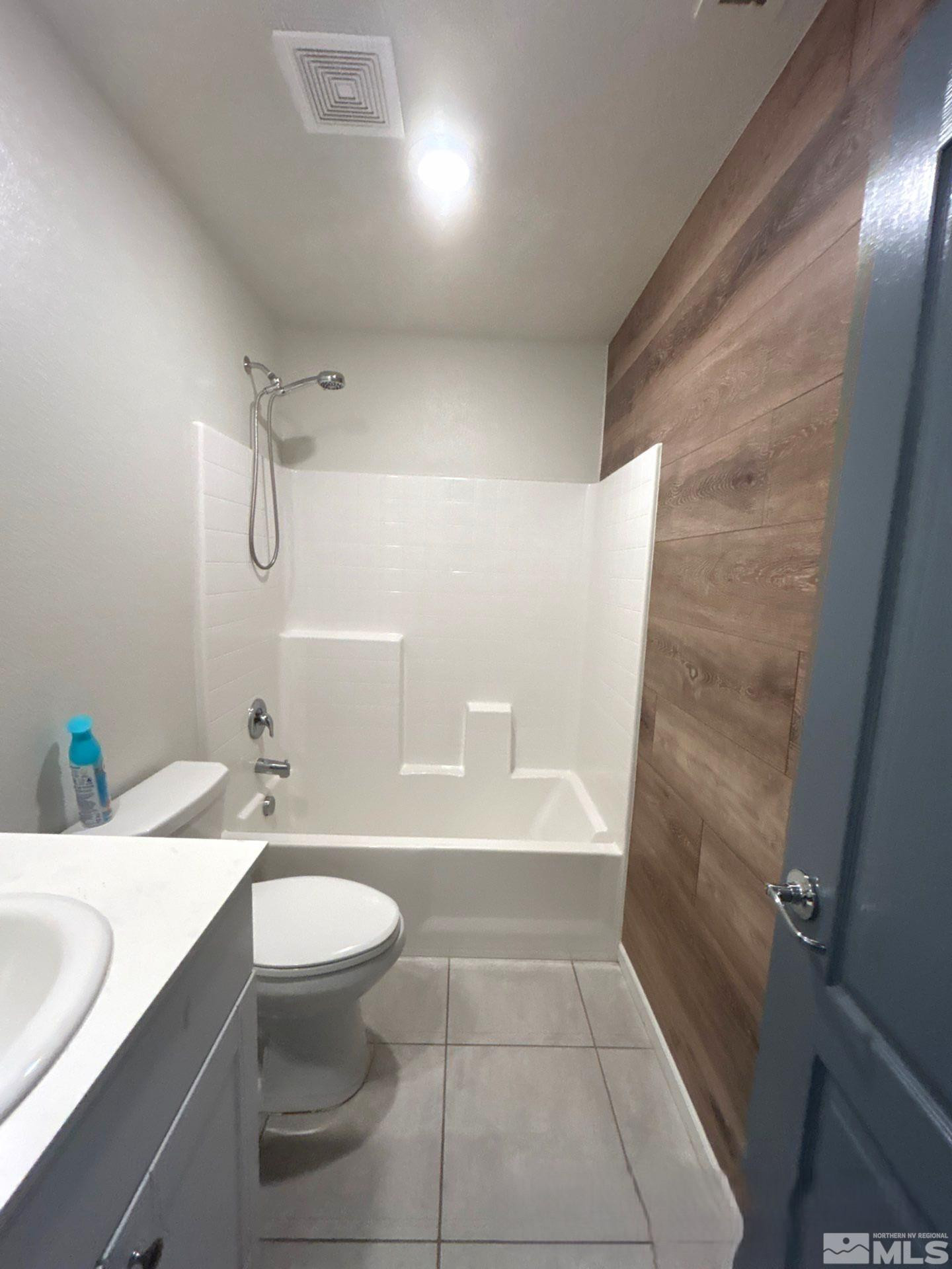 8908 Quail Falls Drive Reno, NV 89506 - Photo 6 of 20 a bathroom with a sink a toilet and bathtub