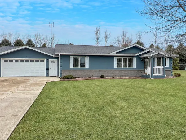 $269,000 | 818 East 2nd Street North, Truman, MN 56088