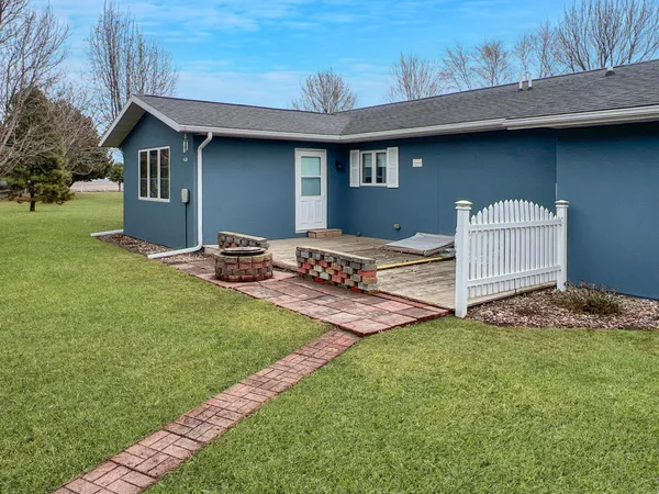 $269,000 | 818 East 2nd Street North, Truman, MN 56088