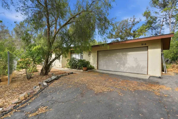 $999,000 | 916 Country Club Drive, Escondido, CA 92029