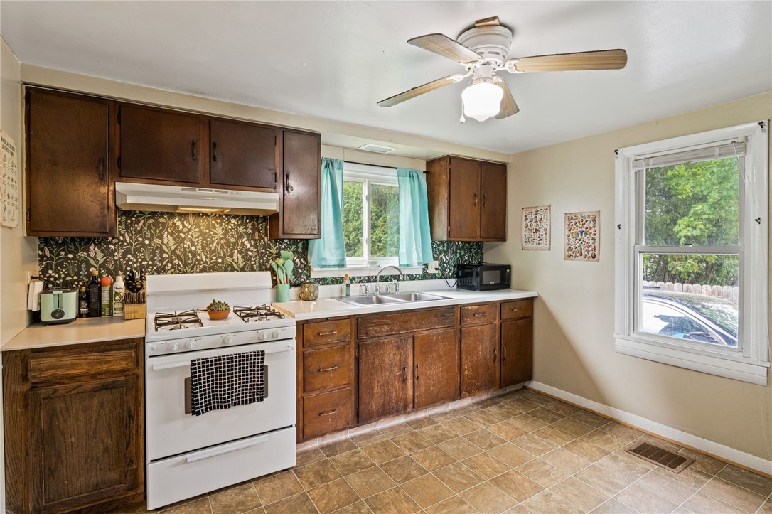 10 Clinton Street Bergen, NY 14416 - Photo 11 of 27