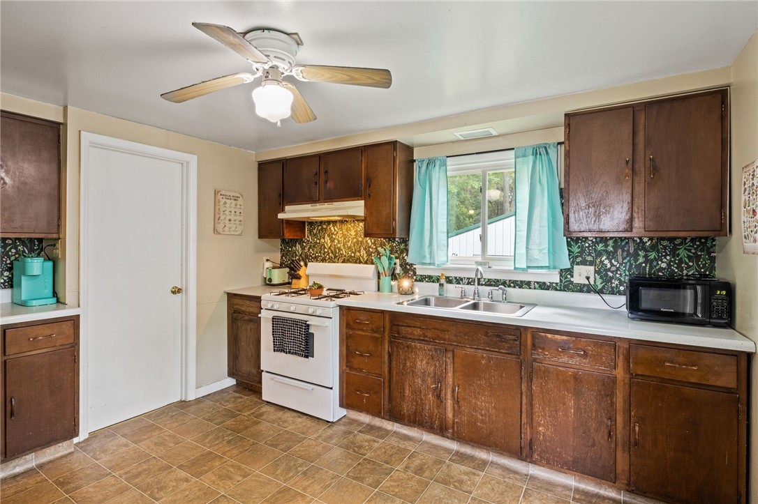 10 Clinton Street Bergen, NY 14416 - Photo 13 of 27