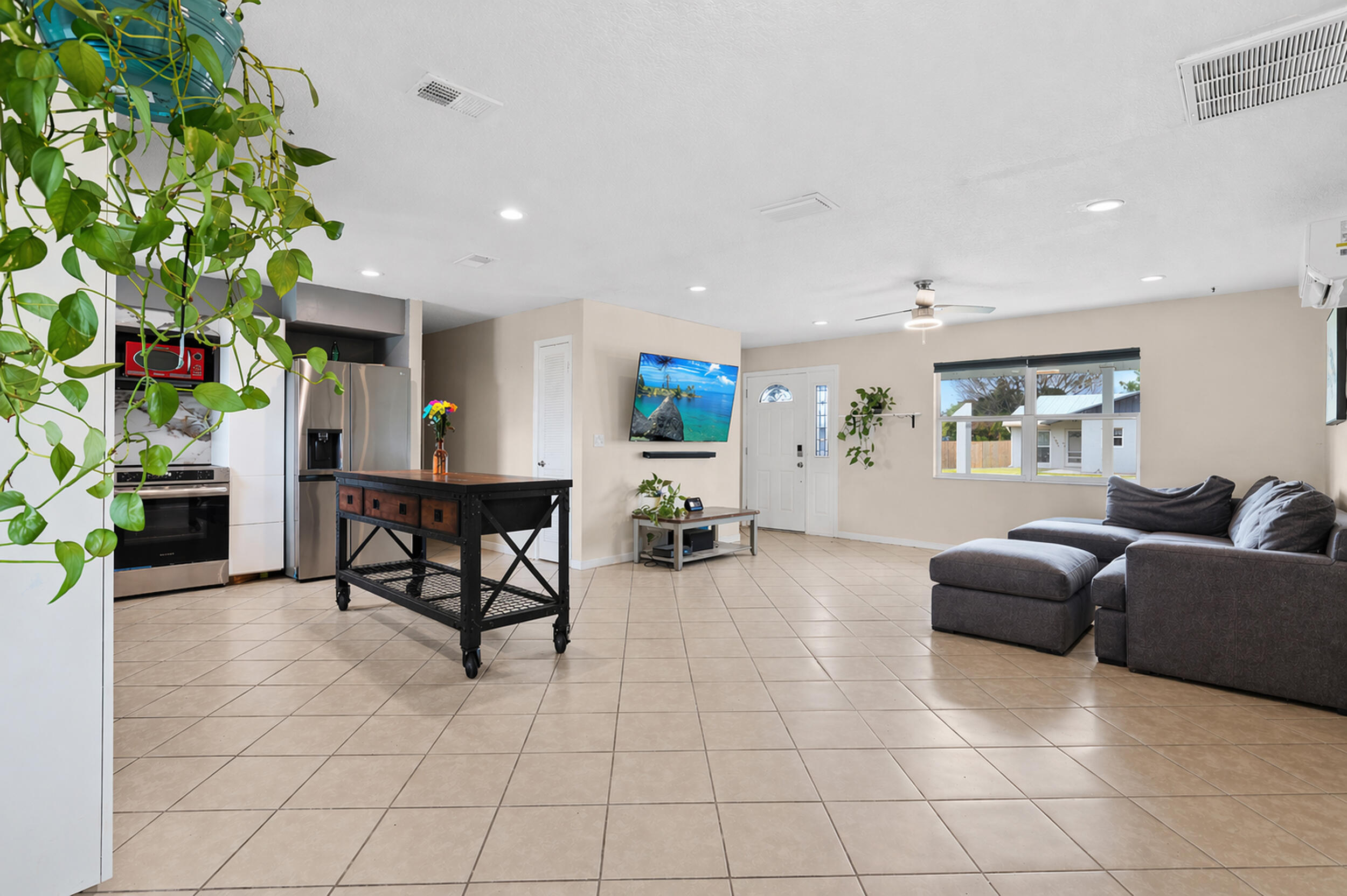 1741 Southeast Jackson Street Stuart, FL 34997 - Photo 8 of 35 11_0o1a5154