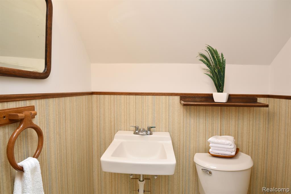 2453 Windemere Road Birmingham, MI 48009 - Photo 26 of 40