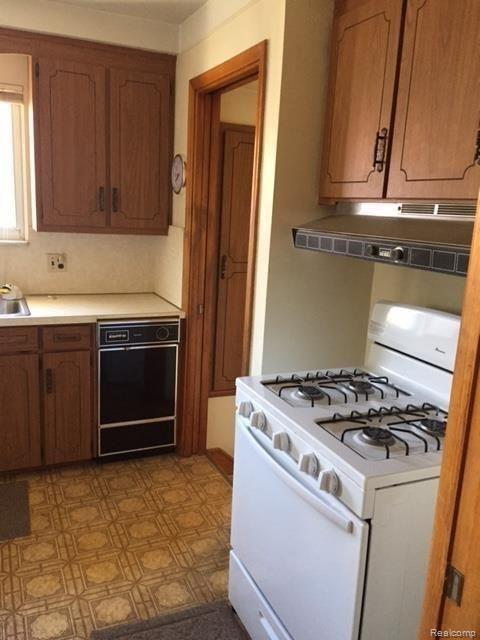 18400 Stephens Eastpointe, MI 48021 - Photo 5 of 26