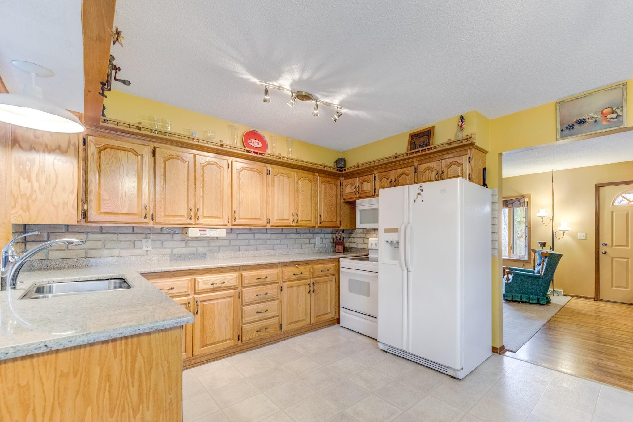 3226 41st Avenue Southeast Rochester, MN 55904 - Photo 6 of 40 Gallery Image 6