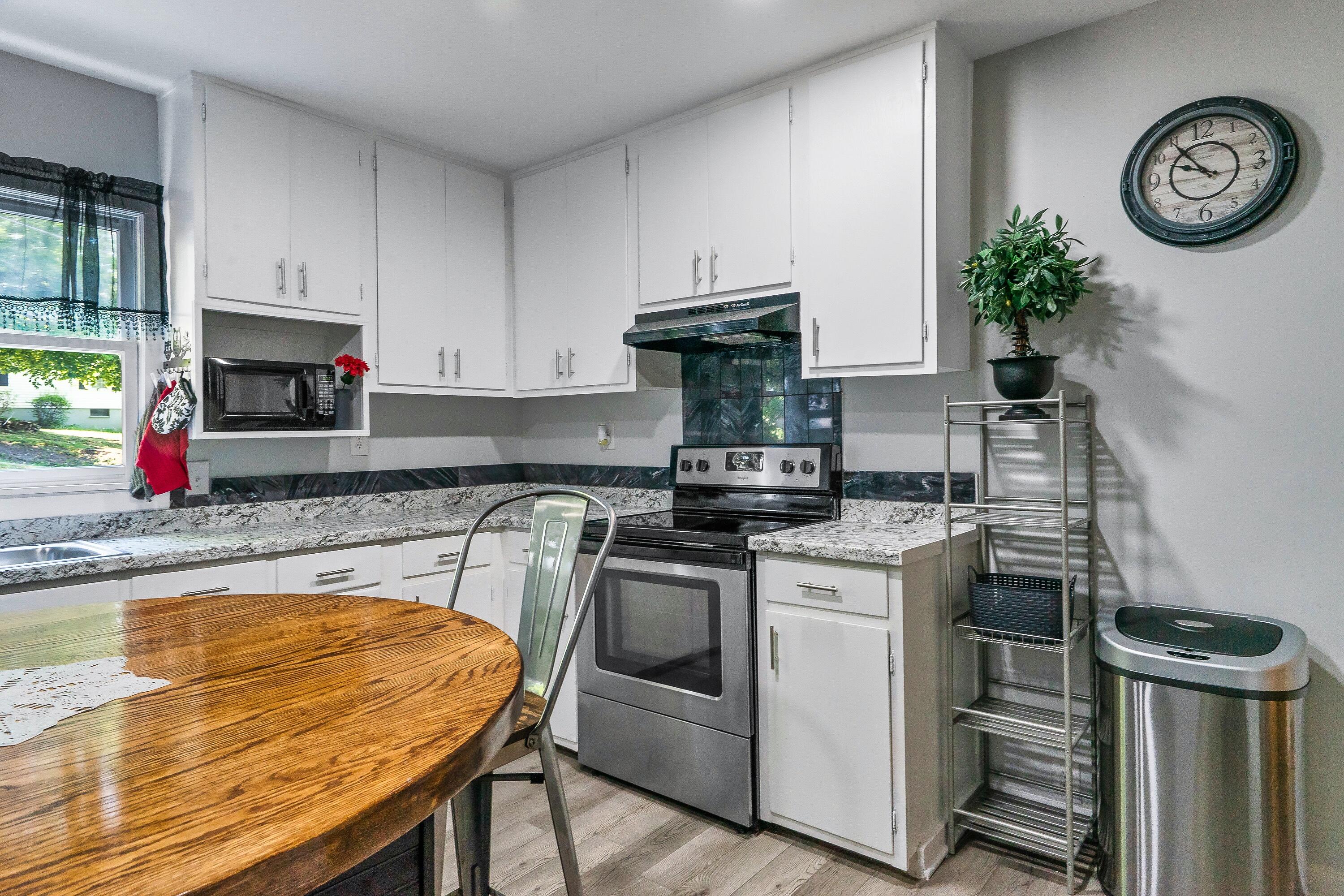 7823 Fersner Road Powell, TN 37849 - Photo 14 of 28 Stainless Appliances