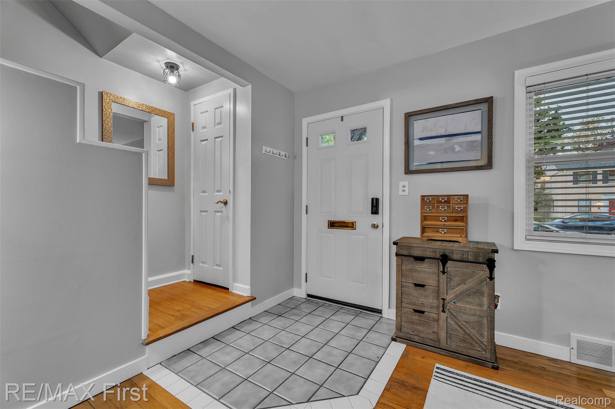 1921 Graefield Road Birmingham, MI 48009 - Photo 6 of 27 5.jpg