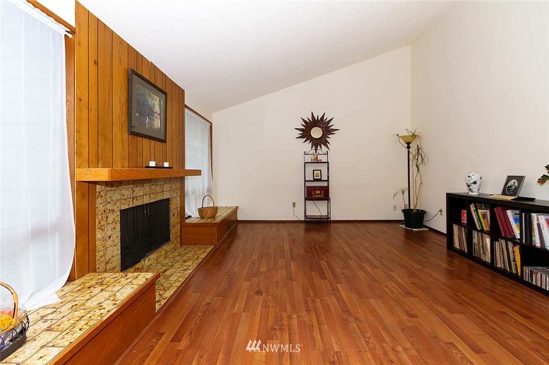 2517 171st Street Southeast Bothell, WA 98012 - Photo 3 of 19