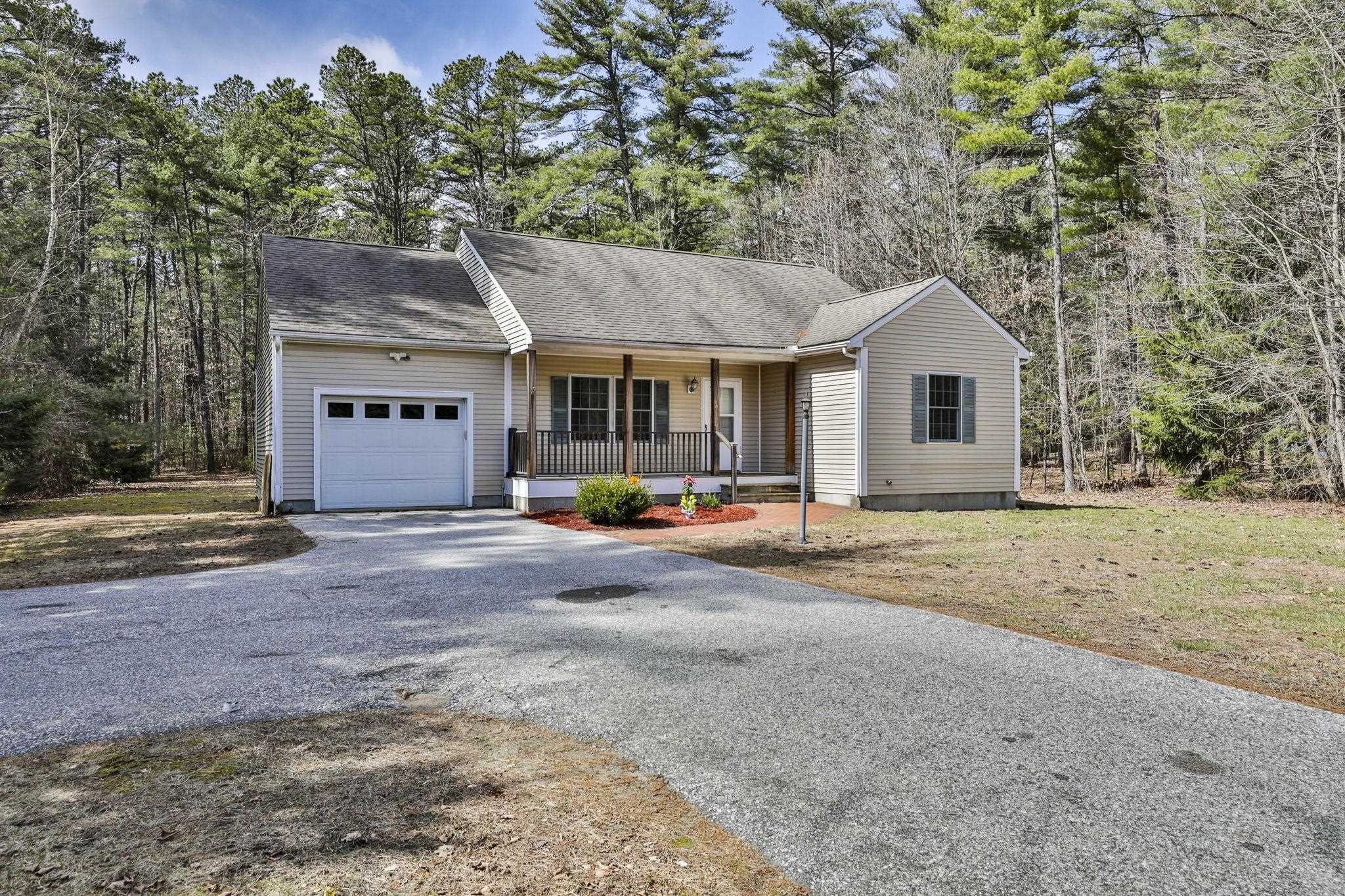 105 Mountain Road Concord, NH 03301 - Photo 2 of 31