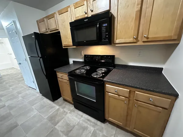 $1,970 | 100 Sentinel Court, Unit 306, Manchester, NH 03103
