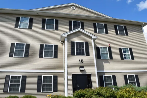 $1,970 | 100 Sentinel Court, Unit 306, Manchester, NH 03103
