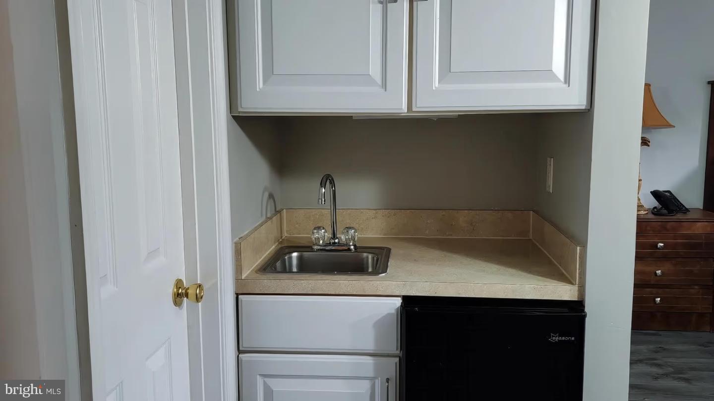 105 Edward Taylor Road, Unit 224 35 Ocean City, MD 21842 - Photo 14 of 21 ETRA SINK AND MINI FRIDGE IN MASTER SUITE!