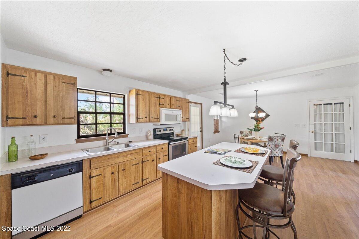 3450 Weber Road Malabar, FL 32950 - Photo 13 of 64 Breakfast Bar