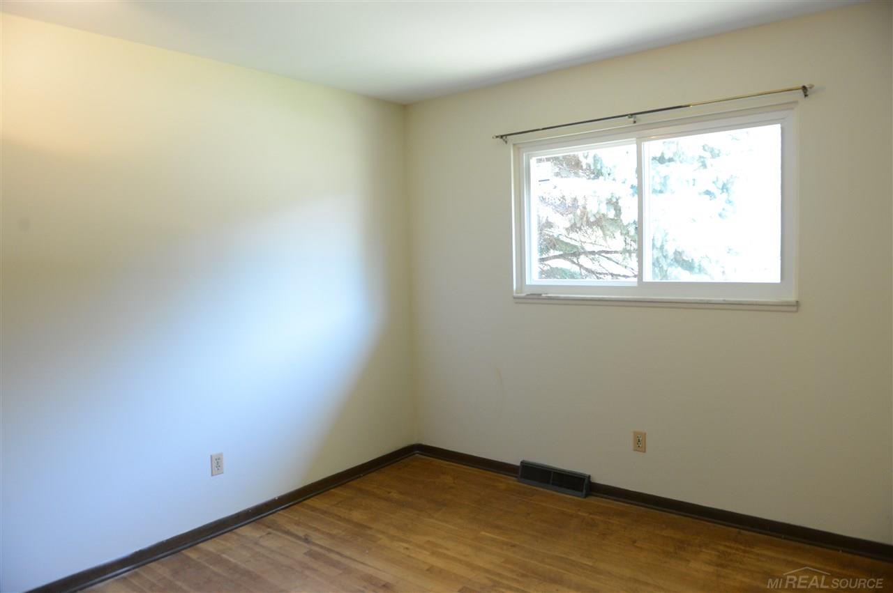 46543 Featherstone Ridge Utica, MI 48317 - Photo 7 of 11 31255334-6.JPG