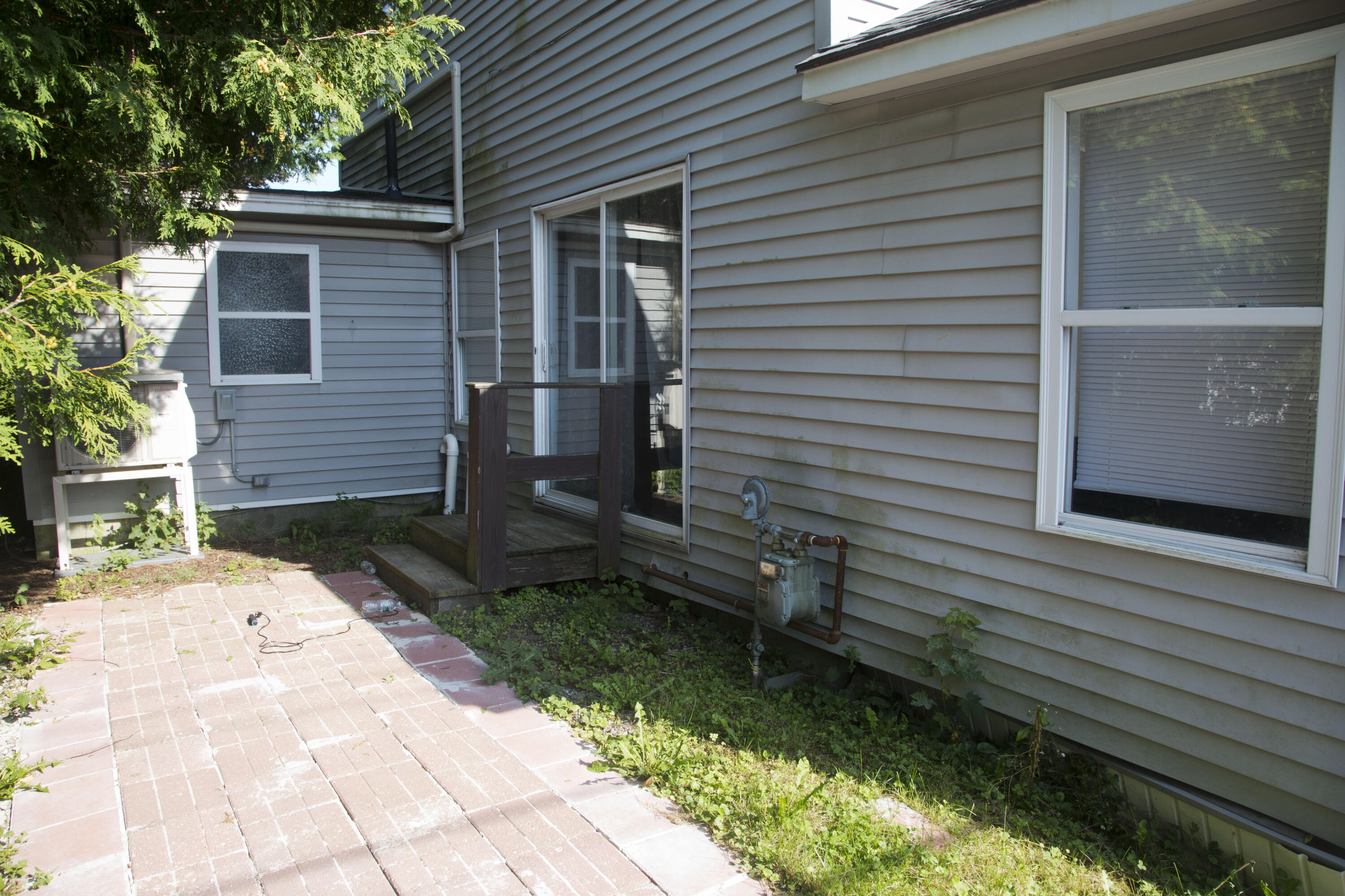 249 Palm Street Bangor, ME 04401 - Photo 8 of 30 Patio off living room