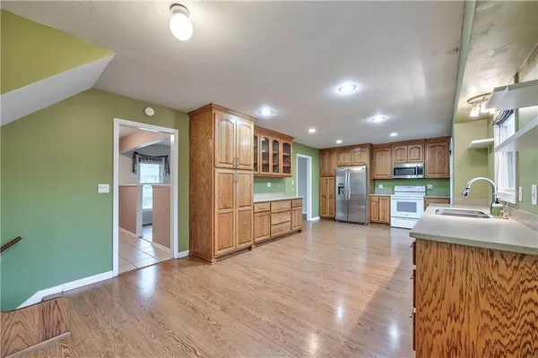 $360,000 | 12721 West 100th Street, Lenexa, KS 66215
