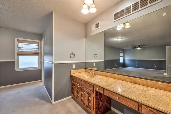 $360,000 | 12721 West 100th Street, Lenexa, KS 66215
