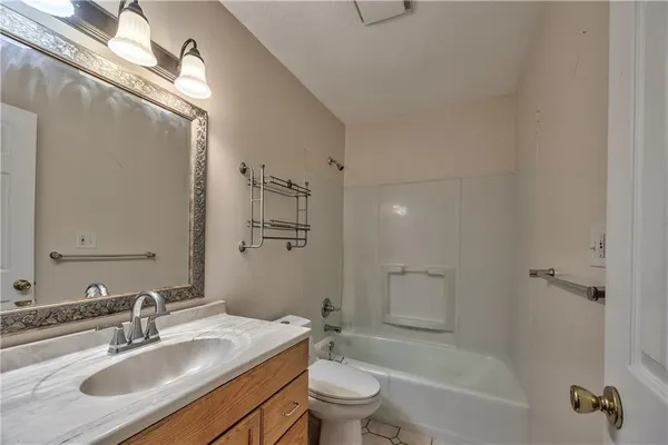 $360,000 | 12721 West 100th Street, Lenexa, KS 66215