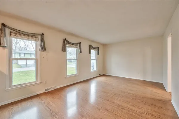 $360,000 | 12721 West 100th Street, Lenexa, KS 66215
