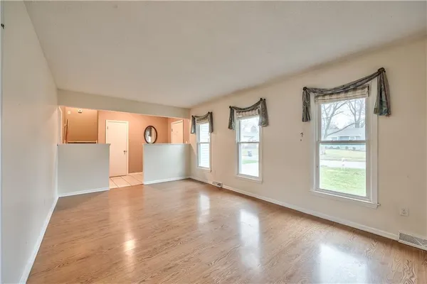$360,000 | 12721 West 100th Street, Lenexa, KS 66215
