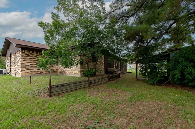 $215,000 | 504 North Echols Street, Caldwell, TX 77836