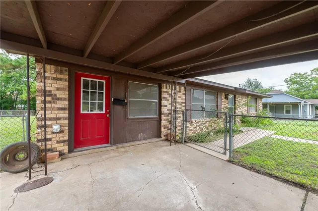 $215,000 | 504 North Echols Street, Caldwell, TX 77836