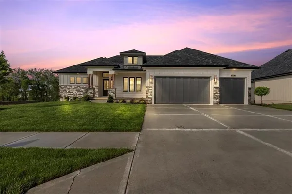 $1,048,500 | 8732 North Lewis Avenue, Kansas City, MO 64157