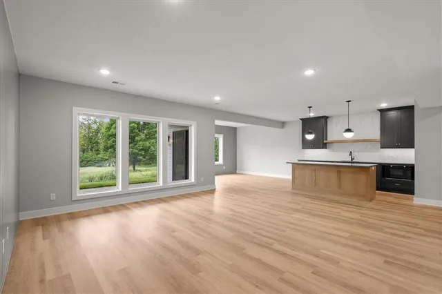 $1,049,896 | 8732 North Lewis Avenue, Kansas City, MO 64157