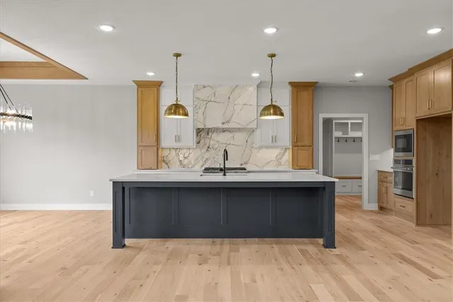 $1,049,896 | 8732 North Lewis Avenue, Kansas City, MO 64157