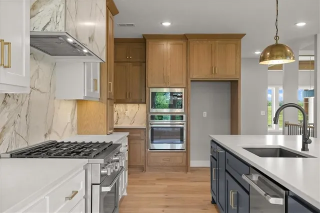 $1,049,896 | 8732 North Lewis Avenue, Kansas City, MO 64157