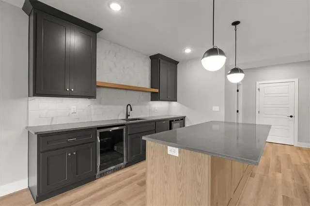 $1,049,896 | 8732 North Lewis Avenue, Kansas City, MO 64157