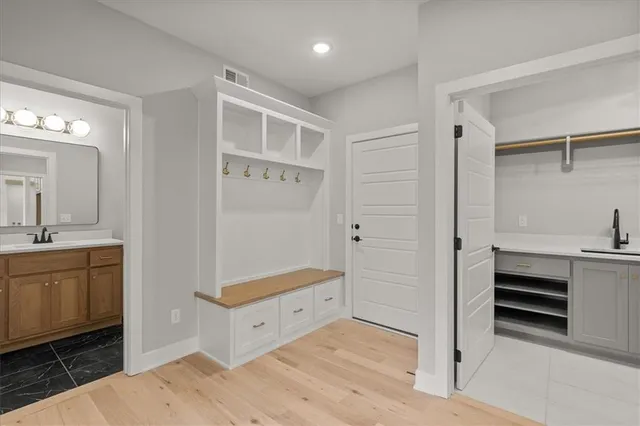 $1,049,896 | 8732 North Lewis Avenue, Kansas City, MO 64157