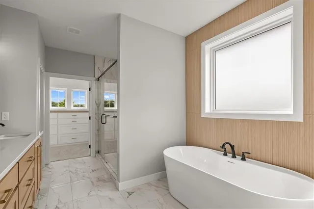 $1,049,896 | 8732 North Lewis Avenue, Kansas City, MO 64157