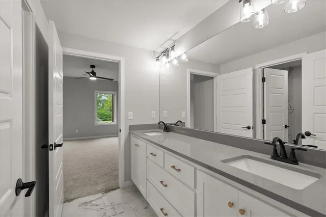 $1,049,896 | 8732 North Lewis Avenue, Kansas City, MO 64157