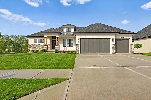 $1,049,896 | 8732 North Lewis Avenue, Kansas City, MO 64157