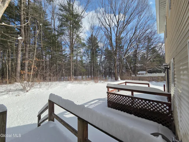 $399,999 | 7 Woodridge Circle, Halfmoon, NY 12065