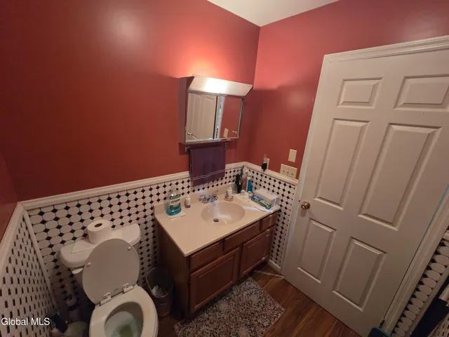 $399,999 | 7 Woodridge Circle, Halfmoon, NY 12065