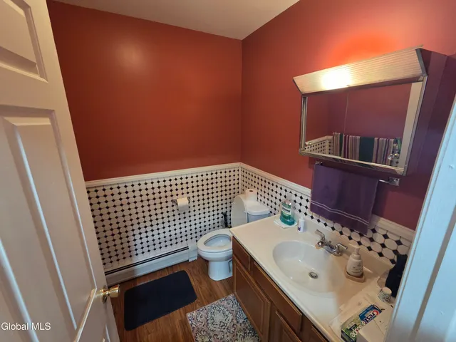 $399,999 | 7 Woodridge Circle, Halfmoon, NY 12065