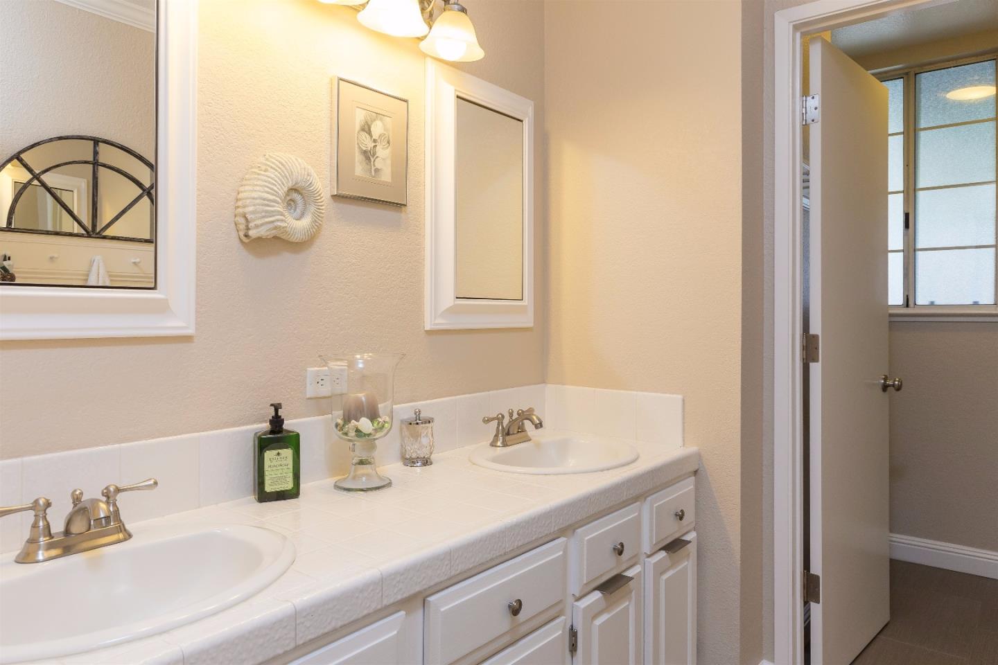 8880 Rancho Hills Drive Gilroy, CA 95020 - Photo 17 of 27 Gallery Image 17